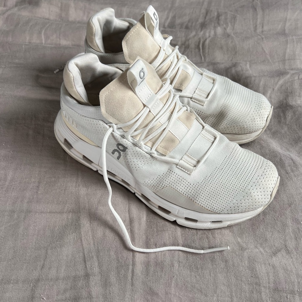 Women’s OnCloud Cloudnova Shoes Size 9